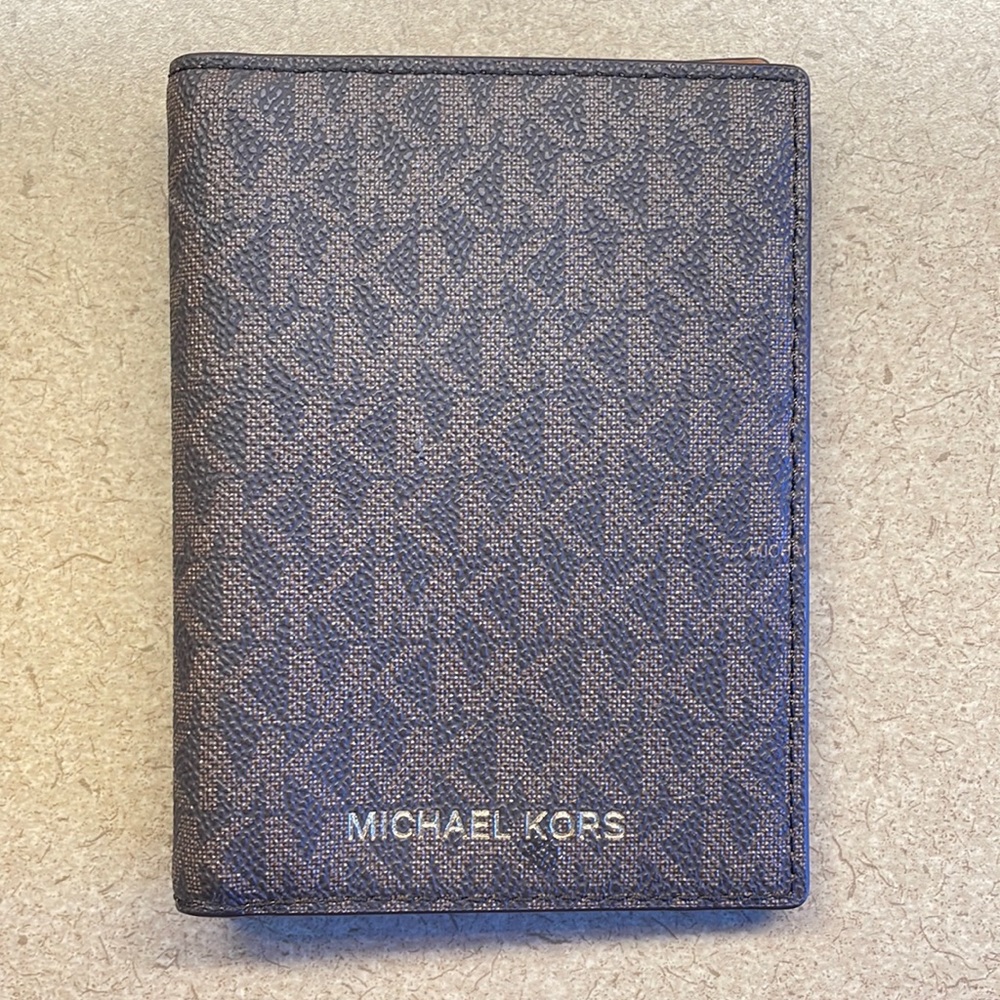 Michael Kors passport holder travel wallet NEW!